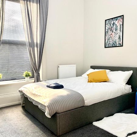 Free, Large Car Park Apartment 韦克菲尔德 外观 照片